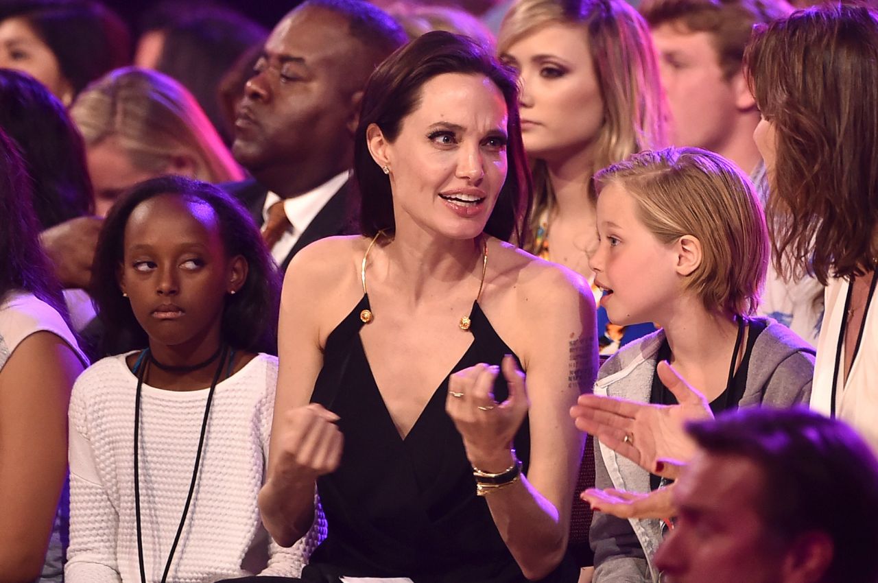 https://theworldtoday.net/wp-content/uploads/2023/12/angelina-jolie-2015-nickelodeon-kids-choice-awards-in-inglewood_15.jpg