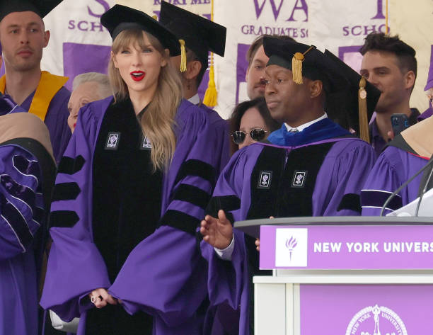 Taylor Swift Delivers New York University 2022 Commencement Address